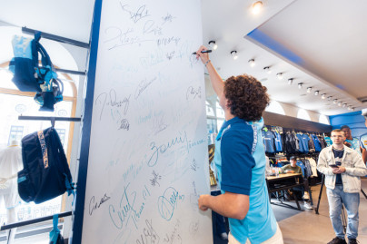 Презентация Александра Коваленко во флагманском магазине ФК «Зенит»