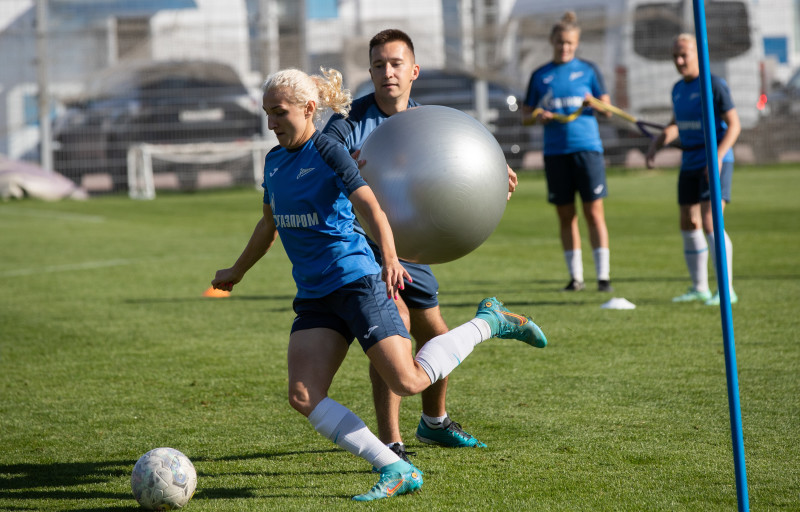Тренировка женской команды «Зенит» перед матчем 1/8 финала Кубка России с «Рязанью»