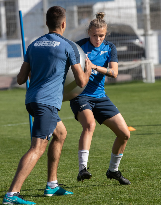 Тренировка женской команды «Зенит» перед матчем 1/8 финала Кубка России с «Рязанью»