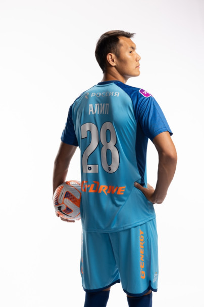 Индивидуальная фотосессия игроков ФК «Зенит» в форме Joma сезона 2023/24