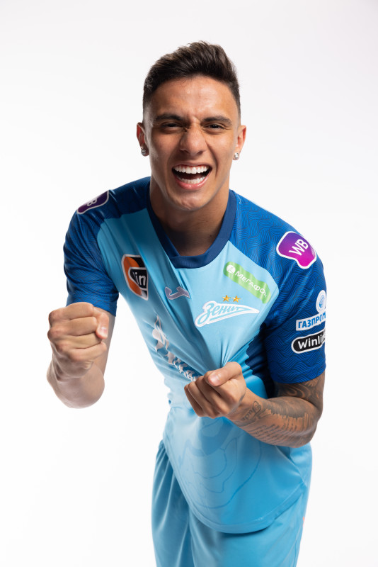 Индивидуальная фотосессия игроков ФК «Зенит» в форме Joma сезона 2023/24