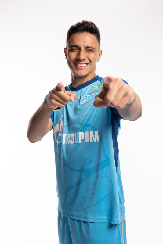 Индивидуальная фотосессия игроков ФК «Зенит» в форме Joma сезона 2023/24