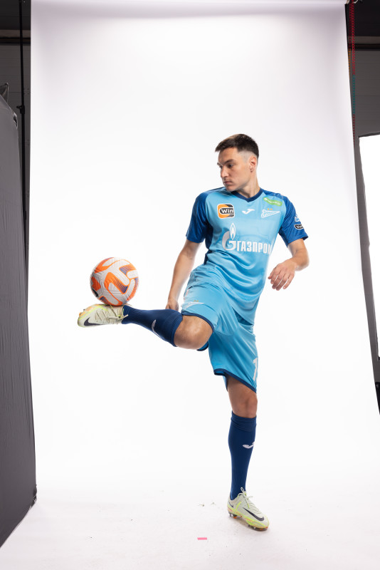 Индивидуальная фотосессия игроков ФК «Зенит» в форме Joma сезона 2023/24