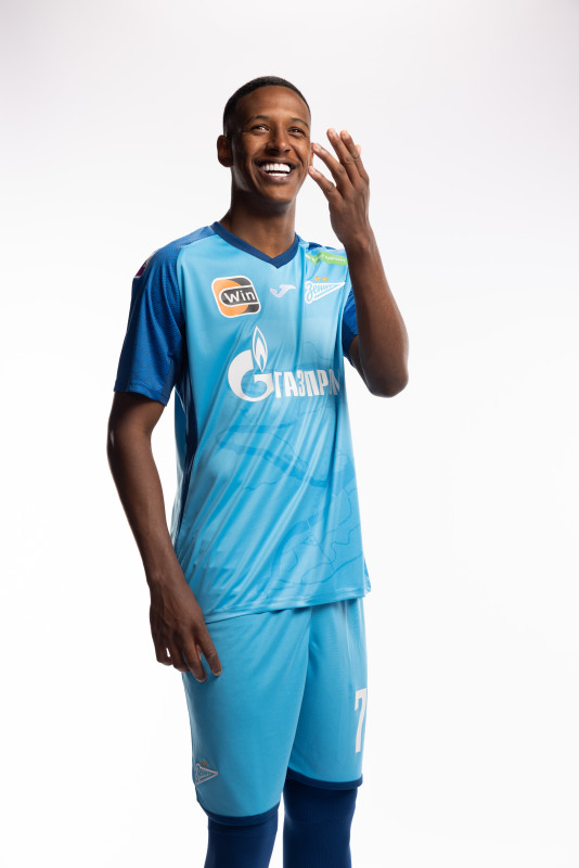 Индивидуальная фотосессия игроков ФК «Зенит» в форме Joma сезона 2023/24