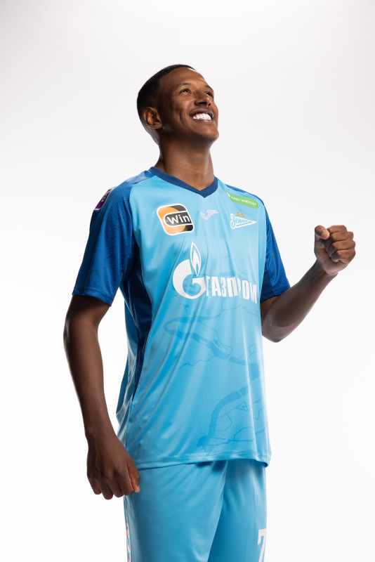 Индивидуальная фотосессия игроков ФК «Зенит» в форме Joma сезона 2023/24