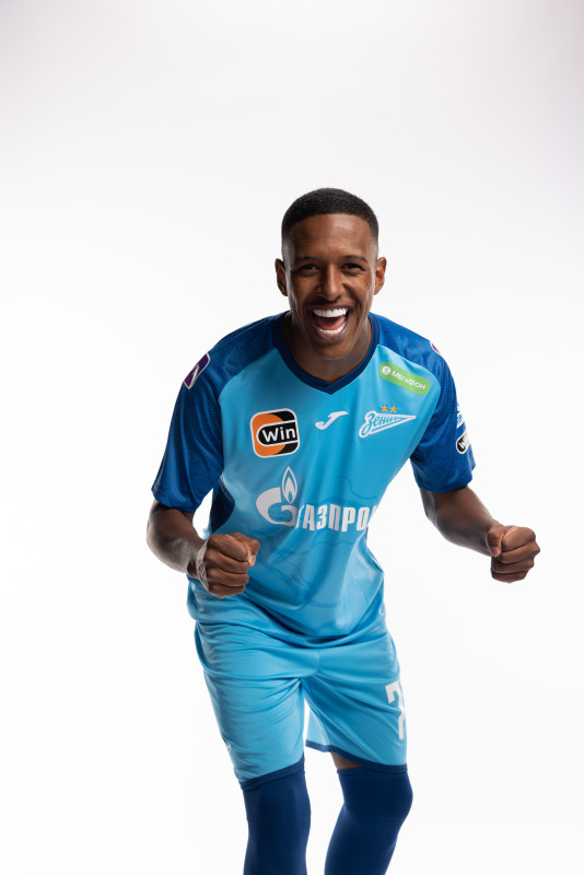 Индивидуальная фотосессия игроков ФК «Зенит» в форме Joma сезона 2023/24