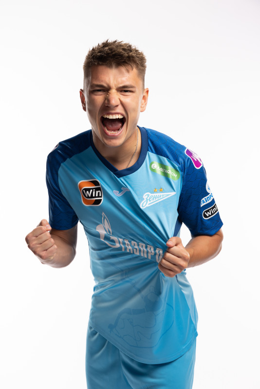 Индивидуальная фотосессия игроков ФК «Зенит» в форме Joma сезона 2023/24