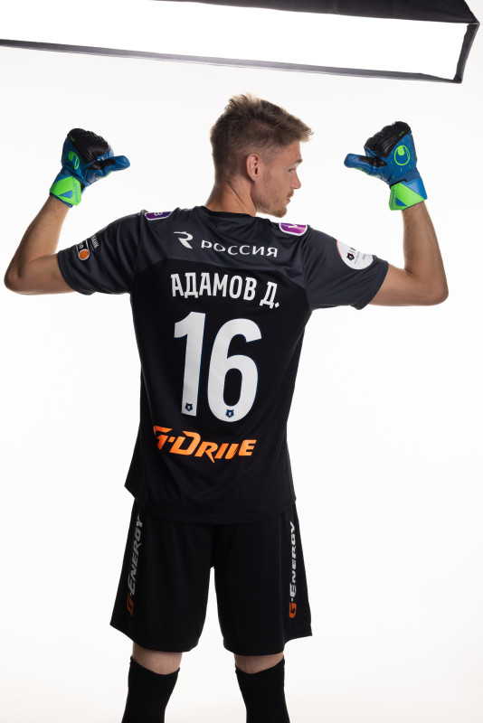 Индивидуальная фотосессия игроков основного состава в форме Joma сезона 2023/24