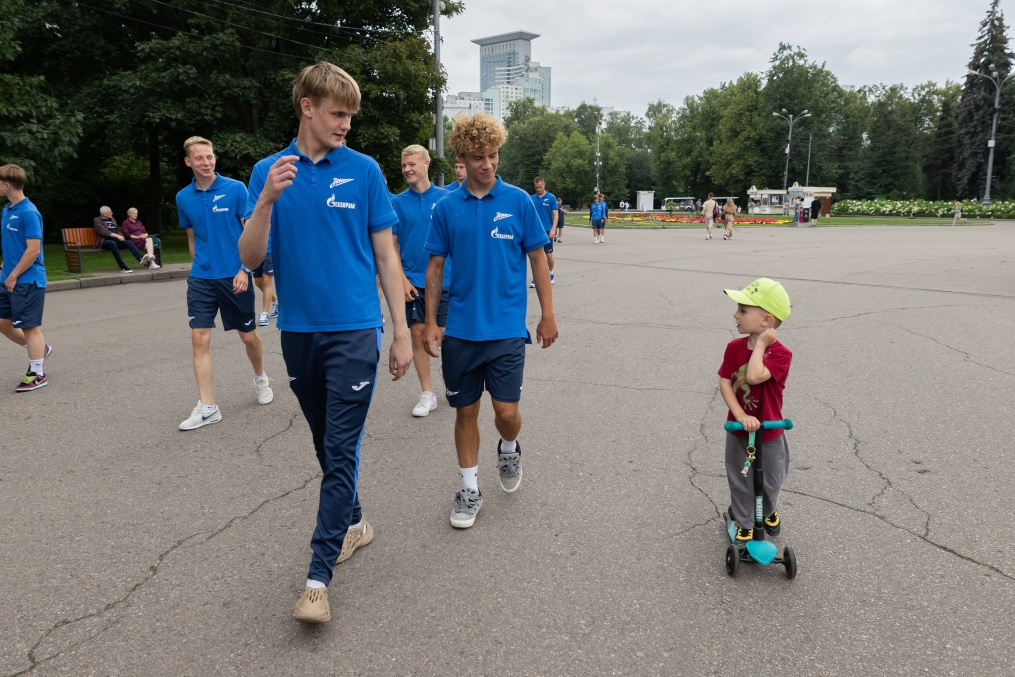 Прогулка молодежной команды «Зенит» перед матчем со «Спартаком»-м