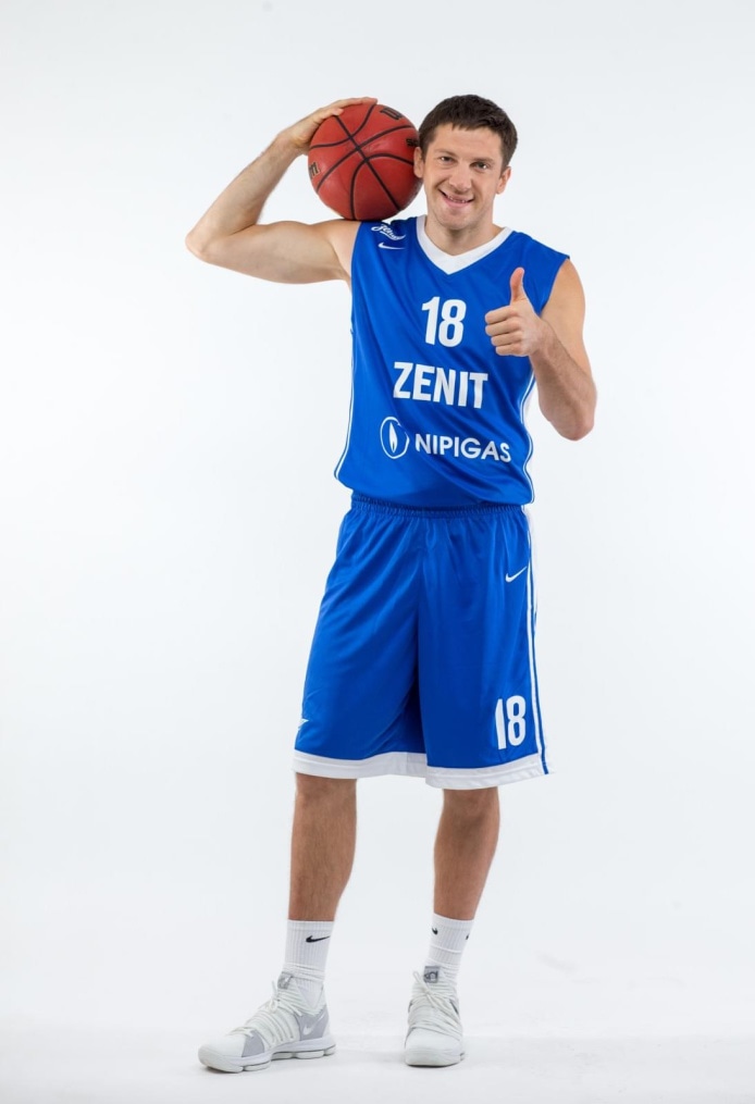 Фотосессия игроков и тренеров основного состава БК «Зенит» сезона-2017/2018