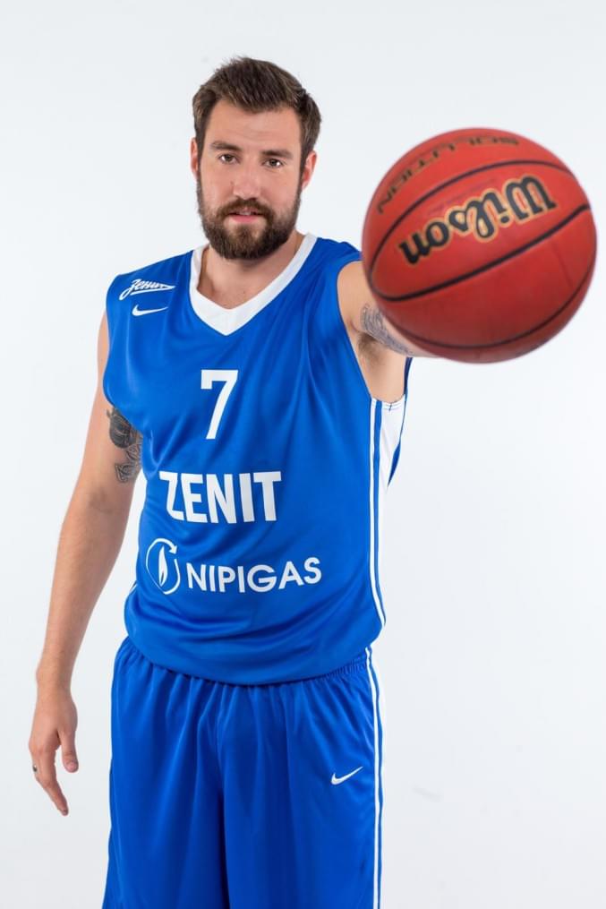 Фотосессия игроков и тренеров основного состава БК «Зенит» сезона-2017/2018