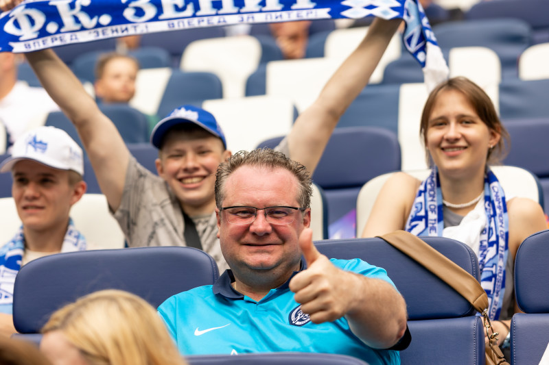 Болельщики на матче «Зенит» — «Факел»