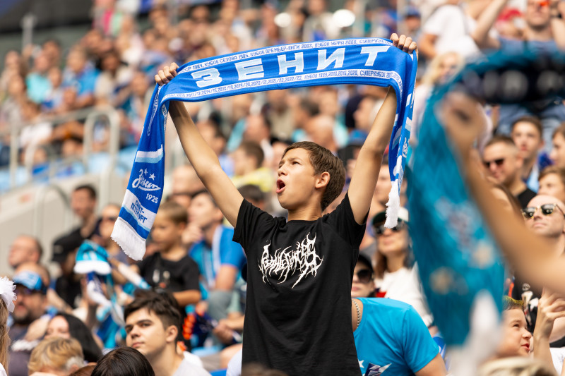 Болельщики на матче «Зенит» — «Факел»