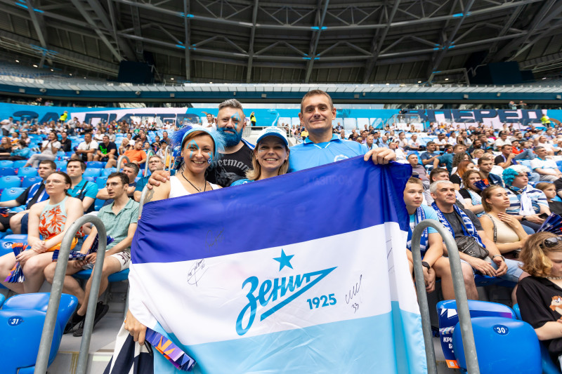 Болельщики на матче «Зенит» — «Факел»