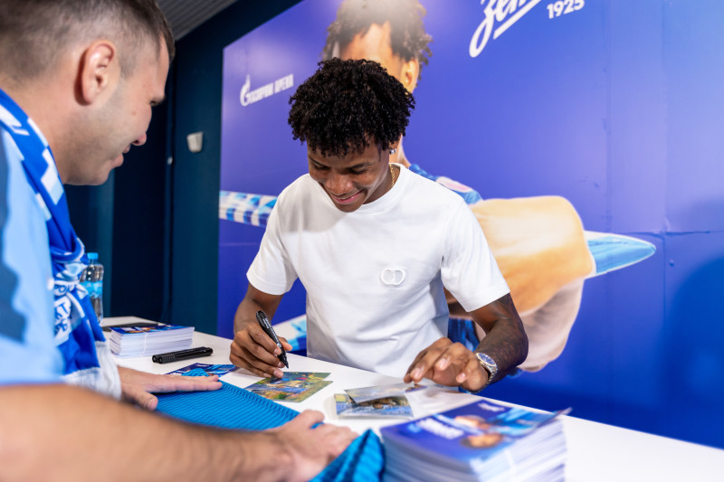 Фан-променад на матче «Зенит» — «Факел»