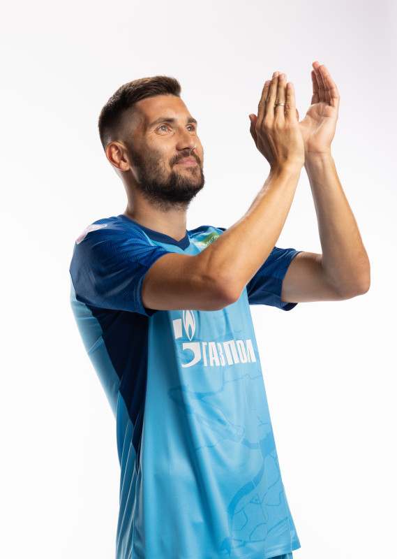 Индивидуальная фотосессия игроков ФК «Зенит» в форме Joma сезона 2023/24