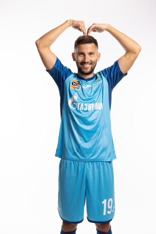 Индивидуальная фотосессия игроков ФК «Зенит» в форме Joma сезона 2023/24