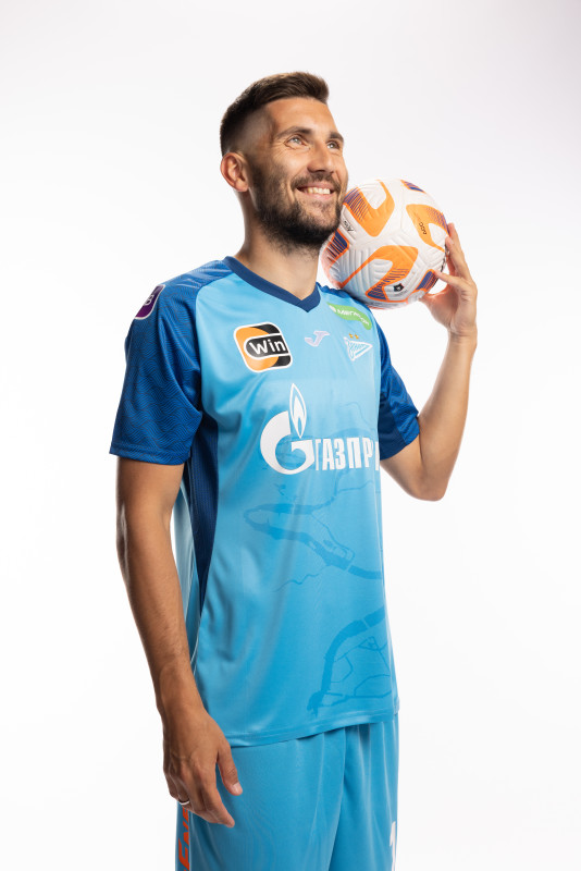 Индивидуальная фотосессия игроков ФК «Зенит» в форме Joma сезона 2023/24