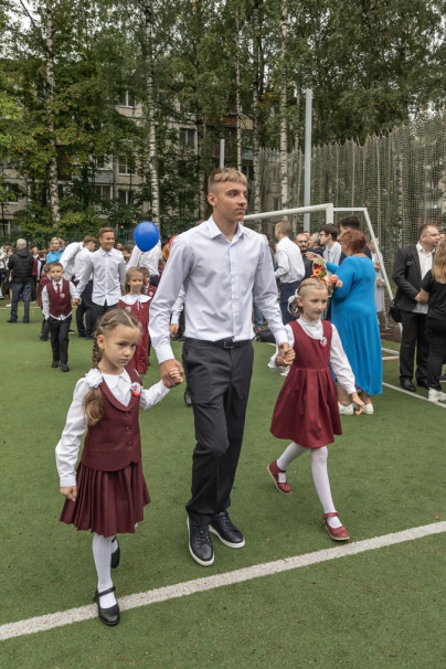 Воспитанники «Газпром»-Академии на «Дне знаний» в лицее № 95