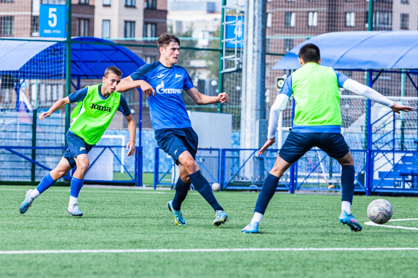 Совместная тренировка команд «Газпром»-Академии ФК «Зенит» 2006 и 2007 годов рождения