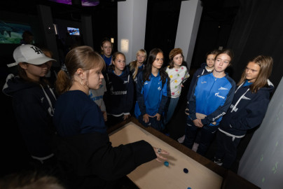 Футболистки «Зенита» U-16 посетили выставку «Ход природы»