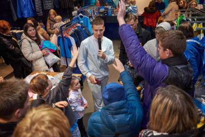 Бекстейдж фотосессии детей для коллекции «Зенит Х Барбоскины» в магазине на Невском