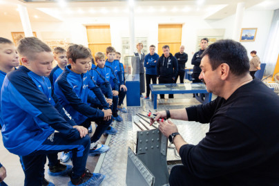 Команда «Газпром»-Академии 2012 г.р. на заводе «Северная верфь»
