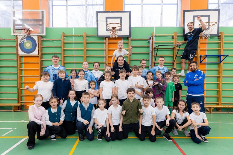 «Футбол в школе»: мастер-класс футболистов МФК «Чисто Питер» в лицее №126