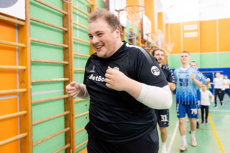 «Футбол в школе»: мастер-класс футболистов МФК «Чисто Питер» в лицее №126