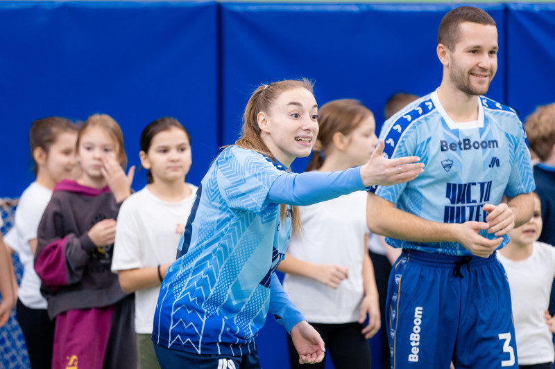 «Футбол в школе»: мастер-класс футболистов МФК «Чисто Питер» в лицее №126