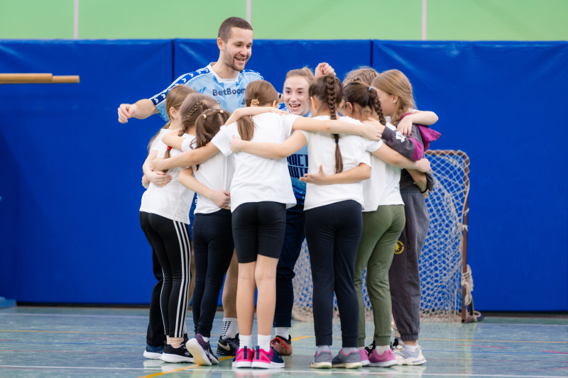 «Футбол в школе»: мастер-класс футболистов МФК «Чисто Питер» в лицее №126