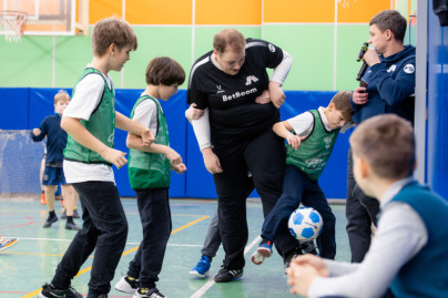 «Футбол в школе»: мастер-класс футболистов МФК «Чисто Питер» в лицее №126
