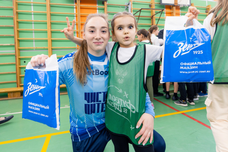 «Футбол в школе»: мастер-класс футболистов МФК «Чисто Питер» в лицее №126