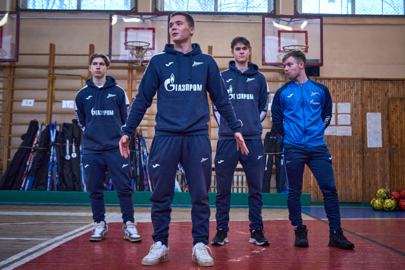 Мастер-класс футболистов молодежной команды«Зенит» в школе 69