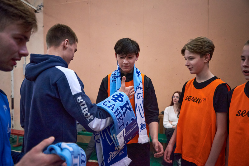 Мастер-класс футболистов молодежной команды«Зенит» в школе 69