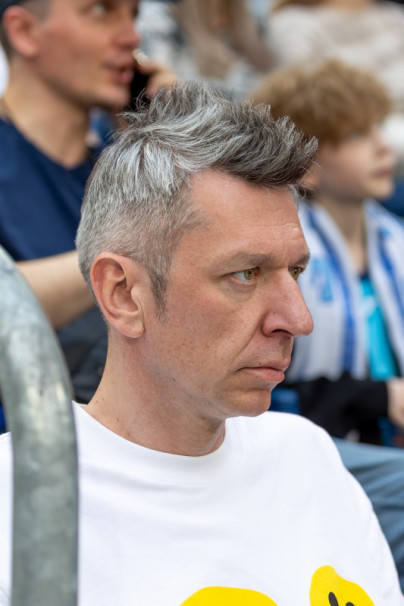 «Все в наших цветах»: болельщики на матче «Зенит» — «Ахмат»