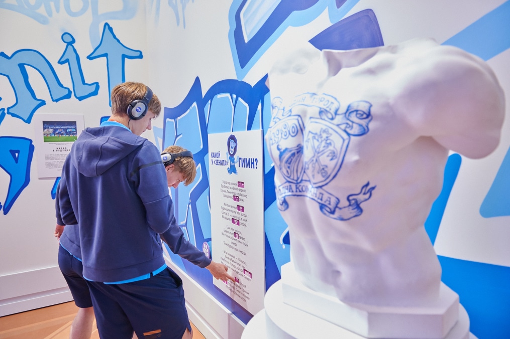 Молодежная команда «Зенита» на выставке «Зенит. Петербург. 100 лет вместе»