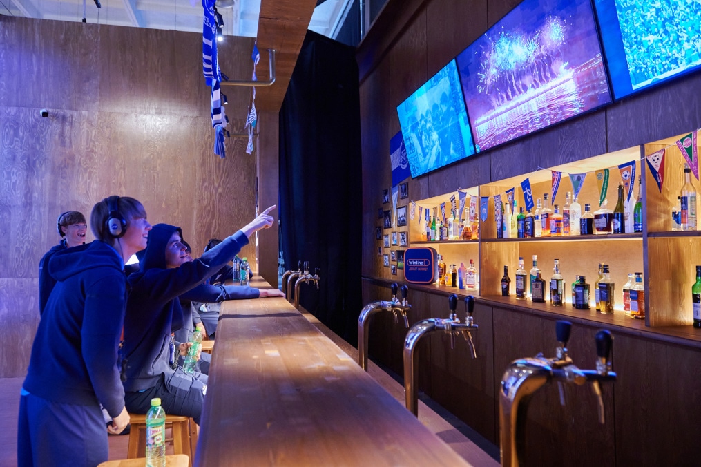 Молодежная команда «Зенита» на выставке «Зенит. Петербург. 100 лет вместе»