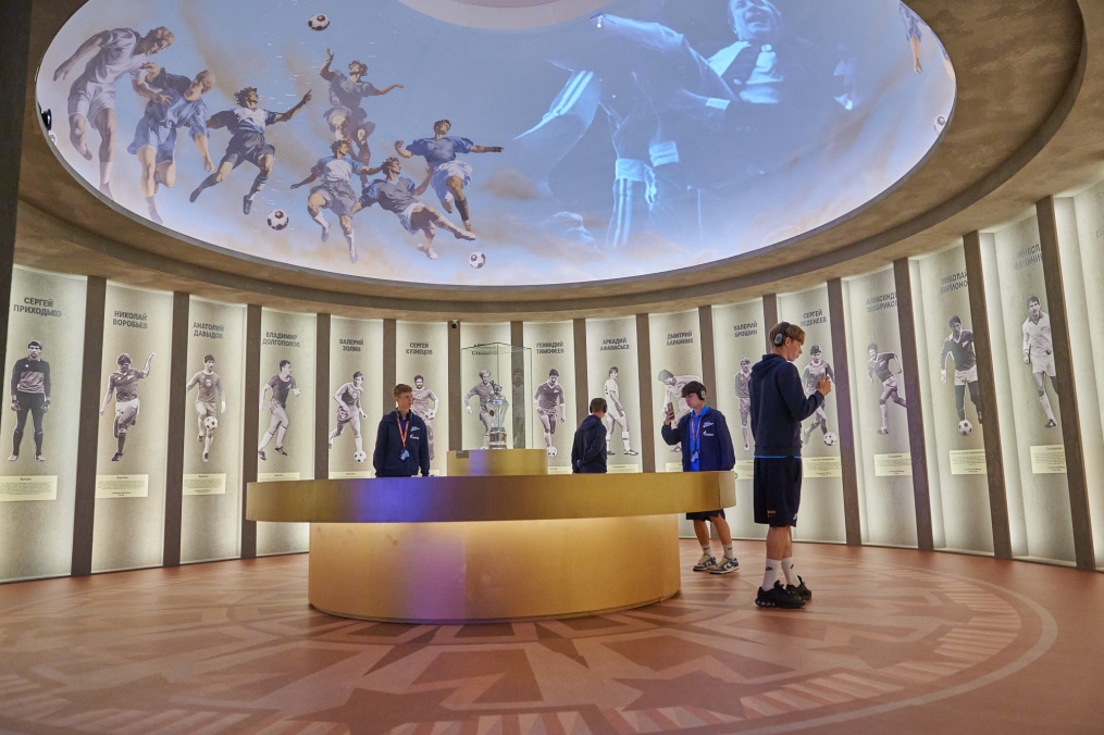 Молодежная команда «Зенита» на выставке «Зенит. Петербург. 100 лет вместе»