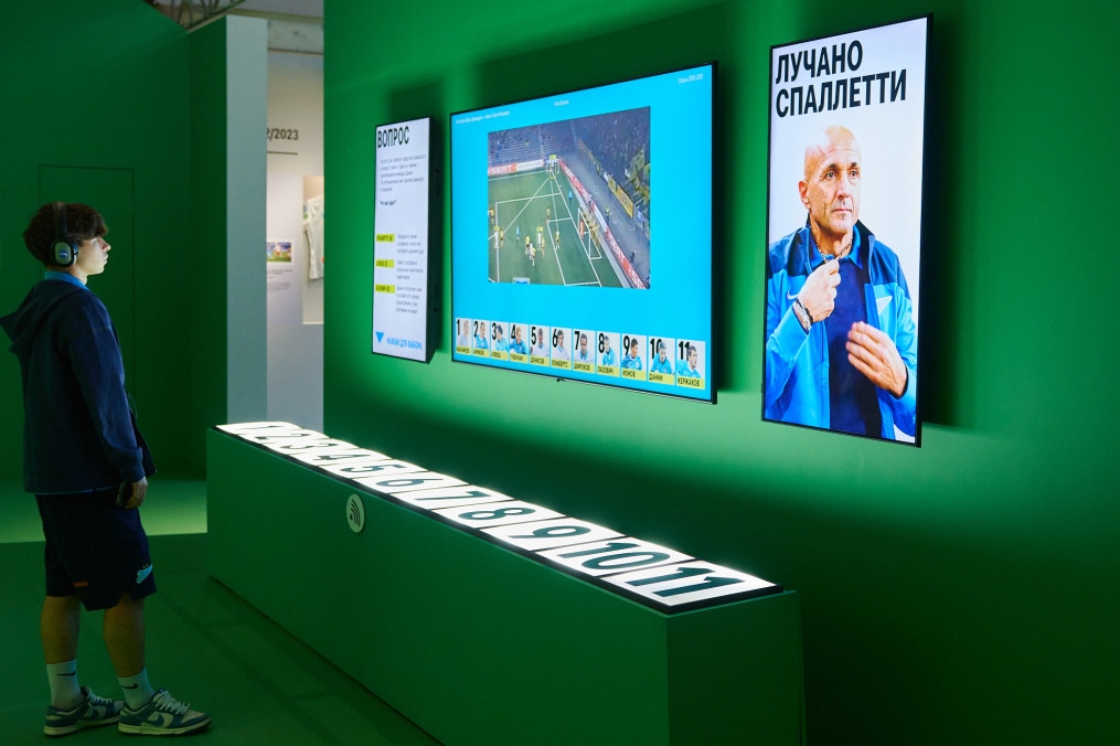 Молодежная команда «Зенита» на выставке «Зенит. Петербург. 100 лет вместе»