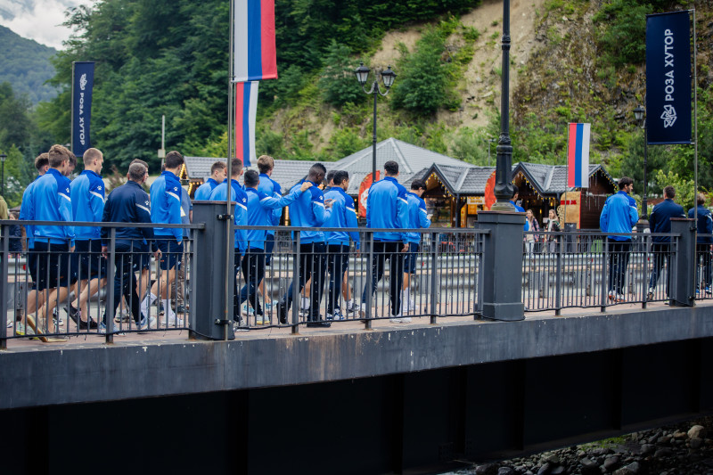 Утренняя прогулка команды по Розе Хутор