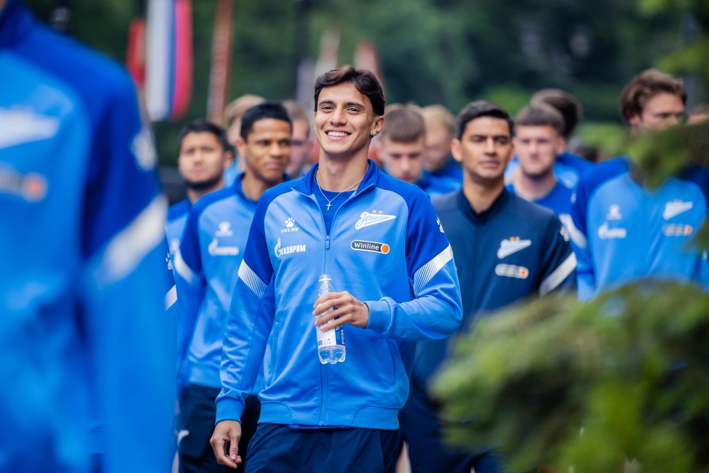 Утренняя прогулка команды по Розе Хутор