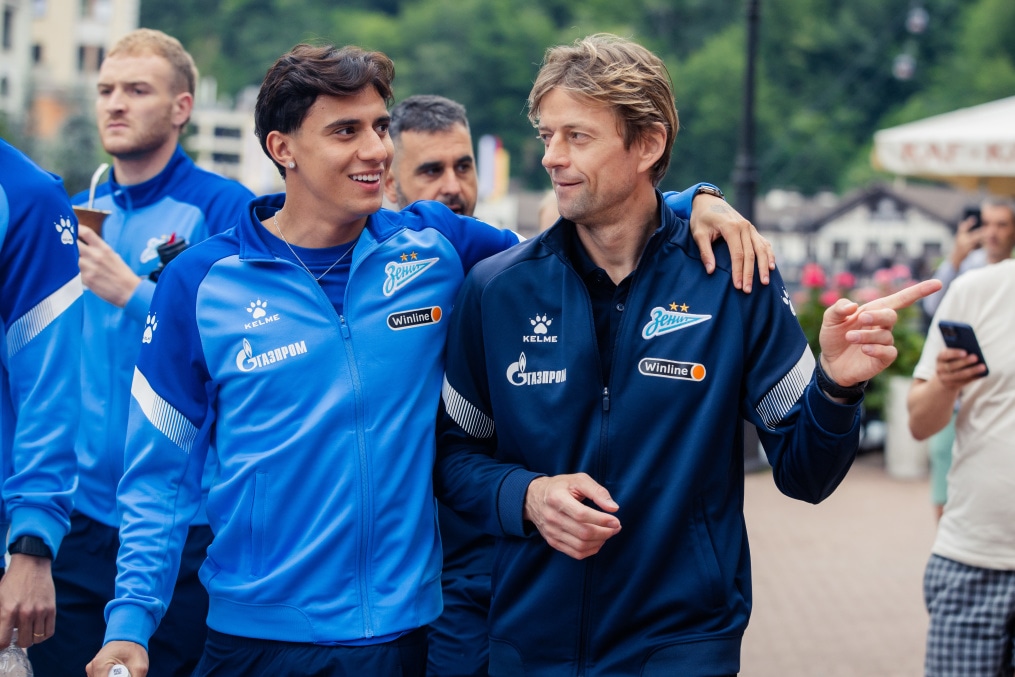 Утренняя прогулка команды по Розе Хутор