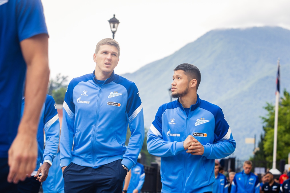 Утренняя прогулка команды по Розе Хутор