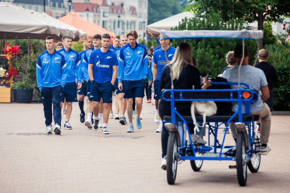 Утренняя прогулка команды по Розе Хутор