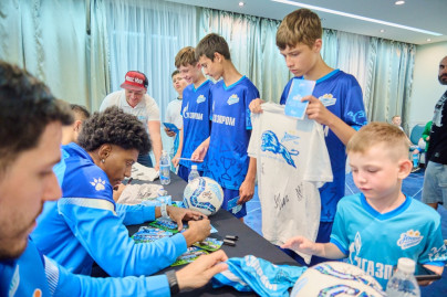 Автограф-сессия для воспитанников школ «Зенит-Чемпионика» города Сочи
