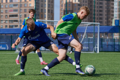 Тренировка юношеской команды «Зенит» U-17 перед матчем с «Акроном» U-17