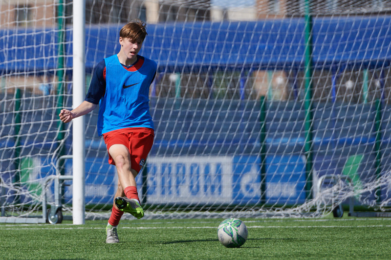 Тренировка юношеской команды «Зенит» U-17 перед матчем с «Акроном» U-17