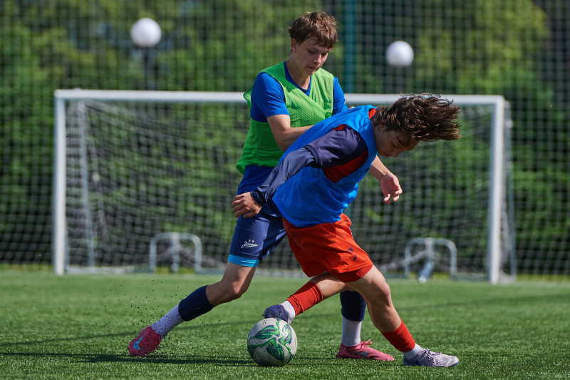 Тренировка юношеской команды «Зенит» U-17 перед матчем с «Акроном» U-17