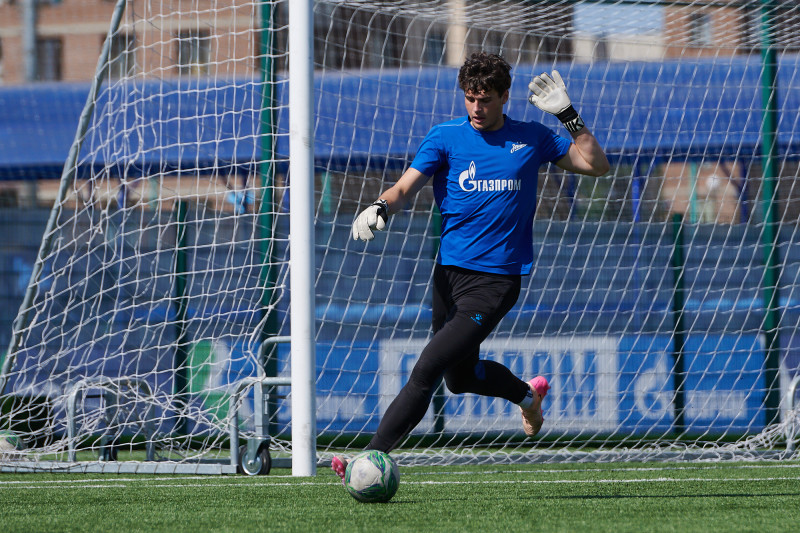 Тренировка юношеской команды «Зенит» U-17 перед матчем с «Акроном» U-17